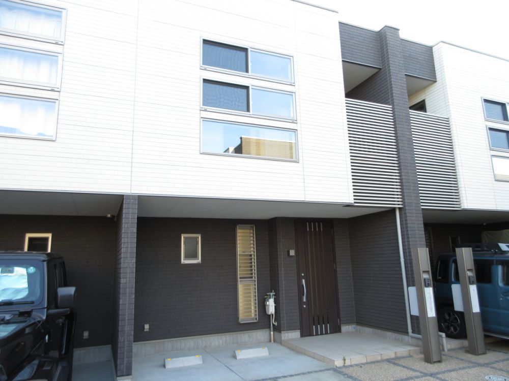 ���Ɍ��_�ˎs�����揬���R��R���ڂ̃e���X�n�E�X�̌����O��