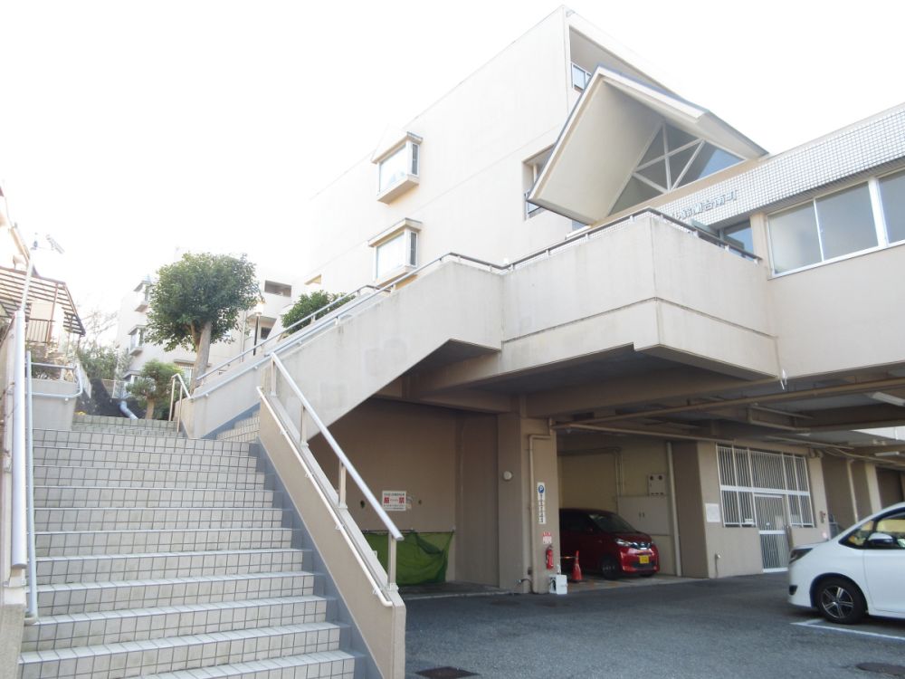 ���Ɍ��_�ˎs�k��闖��쒬8���ڂ̃}���V�����̌����O��