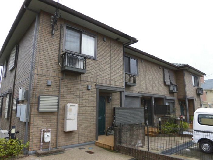 ���Ɍ��_�ˎs�k��k�ܗt2���ڂ̃e���X�n�E�X�̌����O��