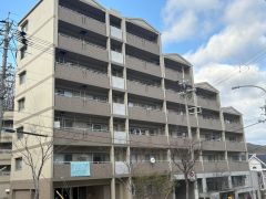 ���Ɍ��_�ˎs�k��R�c�����J�㎚�~�ؒJ�̃}���V�����̌����O��