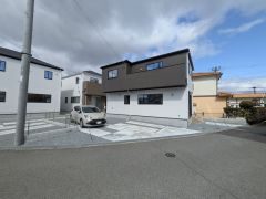 ���Ɍ��O�؎s���R���u�{��2���ڂ̈�ˌ��Ă̌����O��