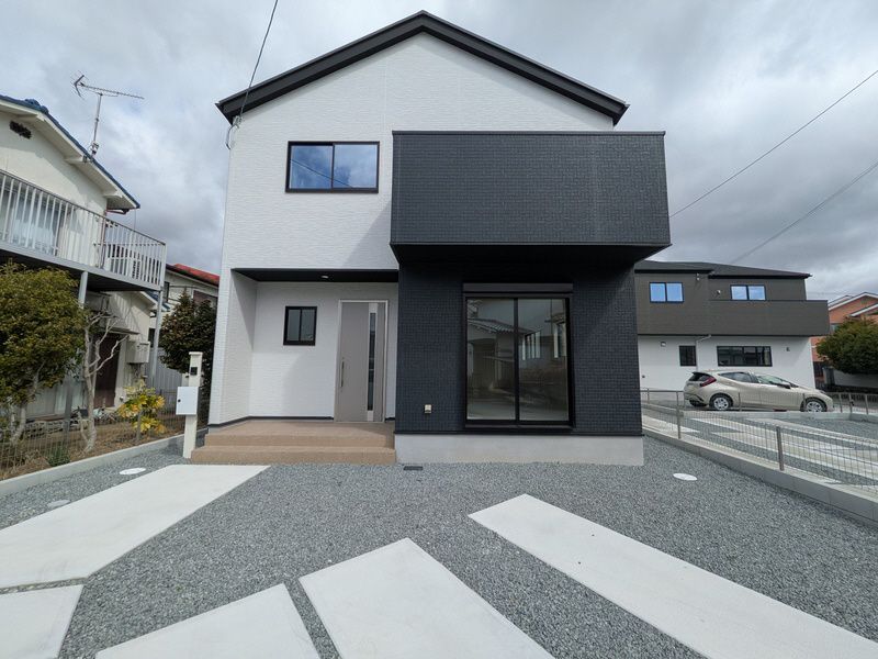 ���Ɍ��O�؎s���R���u�{��2���ڂ̈�ˌ��Ă̌����O��