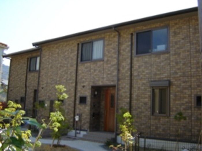 ���Ɍ��_�ˎs�k��J�㐼���̃e���X�n�E�X�̌����O��