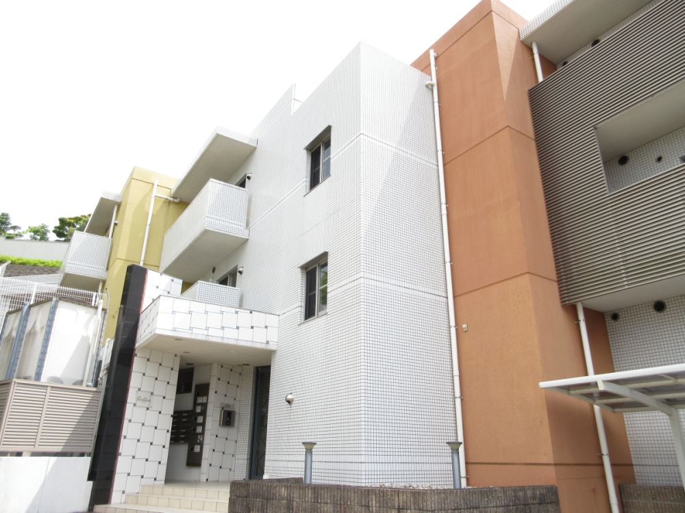 ���Ɍ��O�؎s�΂��u���{��1���ڂ̃}���V�����̌����O��