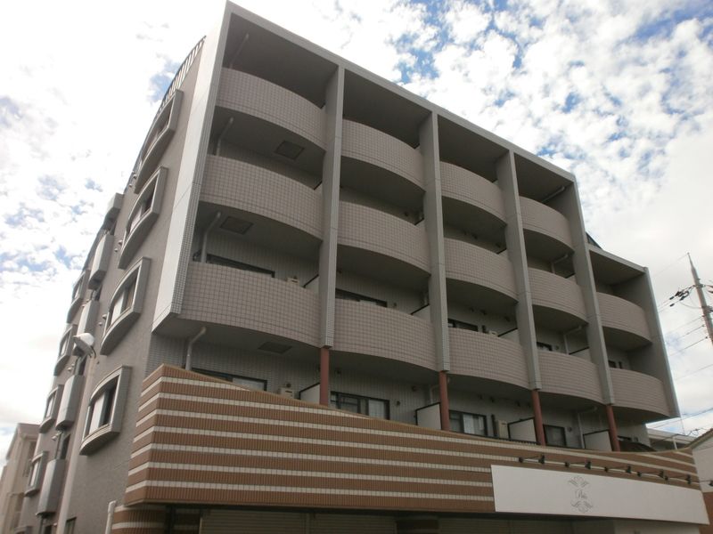 ���Ɍ��_�ˎs����O�J�쒬1���ڂ̃}���V�����̌����O��