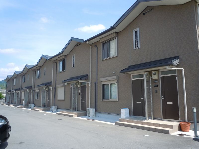 ���Ɍ��_�ˎs�k��R�c�����J��̃A�p�[�g�̌����O��