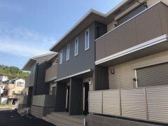 ���Ɍ��O�؎s�h���̃A�p�[�g�̌����O��