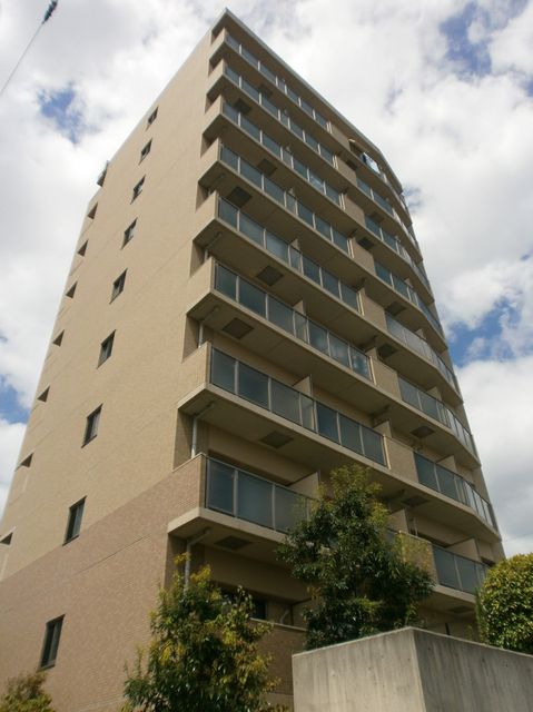 ���Ɍ��_�ˎs����O�J�쒬�P���ڂ̃}���V�����̌����O��