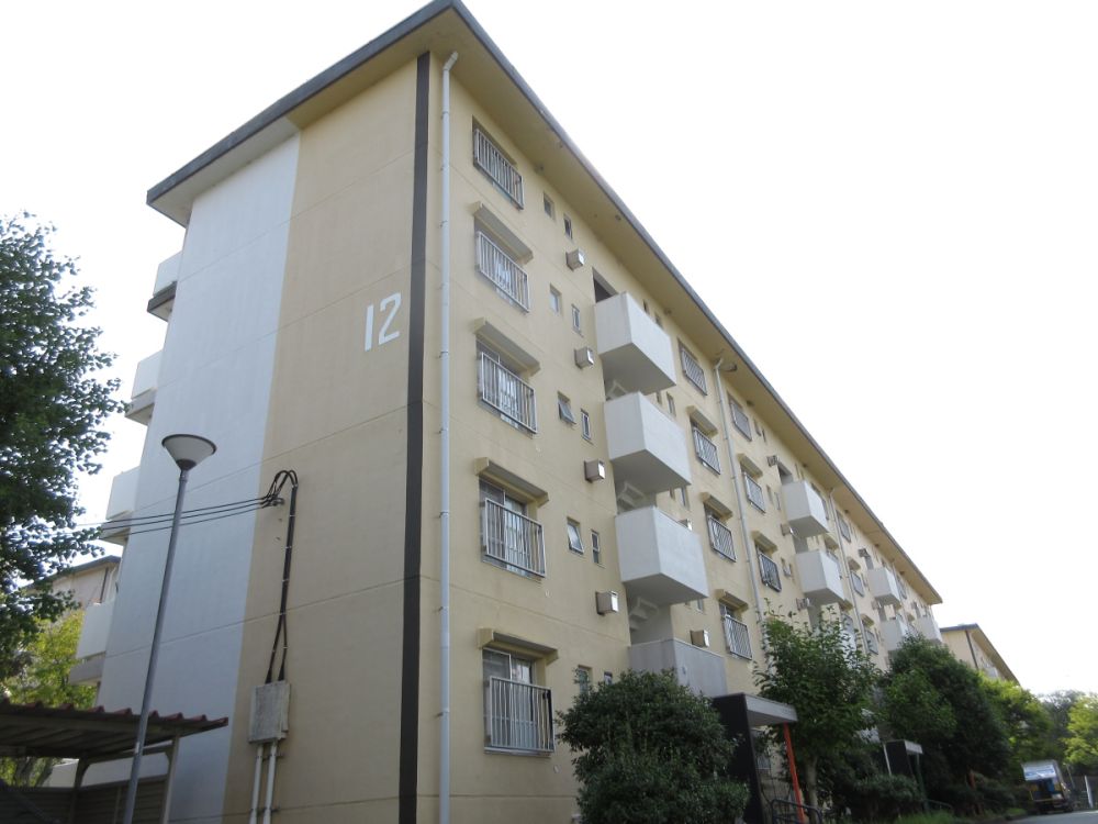 ���Ɍ��O�؎s�u���������R���u2���ڂ̃}���V�����̌����O��