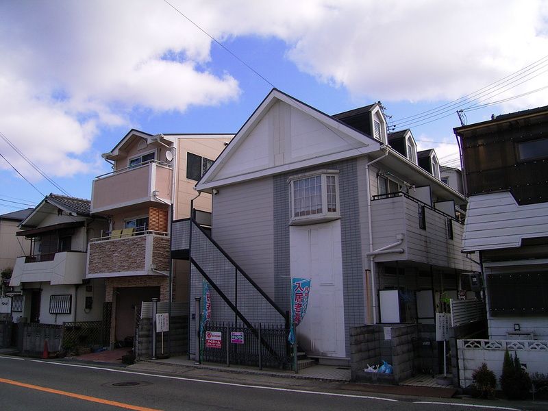 ���Ɍ��_�ˎs�k��闖�䓌��2���ڂ̃A�p�[�g�̌����O��