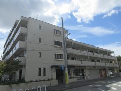 ���Ɍ��_�ˎs�k��闖�䐼��5���ڂ̃}���V�����̌����O��