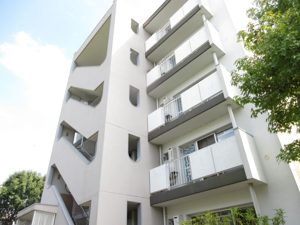 ���Ɍ��O�؎s�u���������R���u2���ڂ̃}���V�����̌����O��