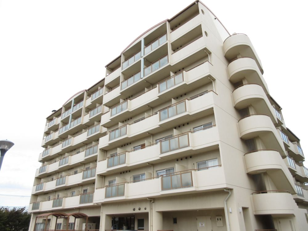 ���Ɍ��_�ˎs������w���u4���ڂ̃}���V�����̌����O��