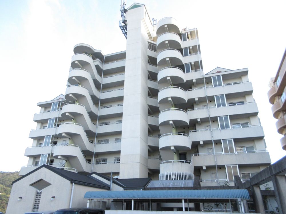 ���Ɍ��_�ˎs�k��闖�䓌��9���ڂ̃}���V�����̌����O��