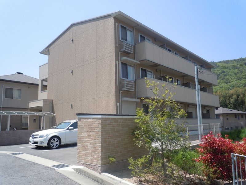 ���Ɍ��_�ˎs�k��J�㓌���̃A�p�[�g�̌����O��